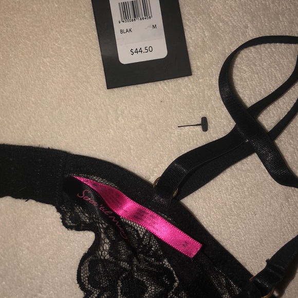 Super Sexy Chamise thong set w/ detachable garters - Picture 4 of 6